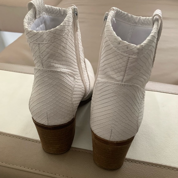 Dirty Laundry Cowboy Boots - Picture 10 of 14